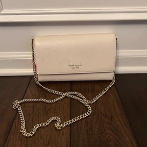 Kate Spade Cream Crossbody with Gold Metal Strap 🤍